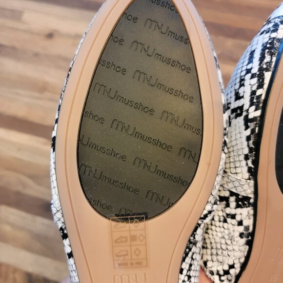 Musshoe Pointed Toe Suede Mules (Ella Quinn) - Picture 12 of 15